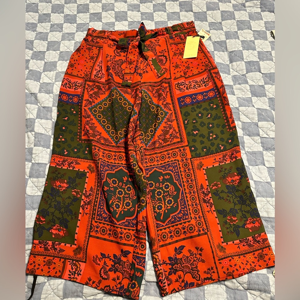 NEW Eliane Rose Floral Crop Pant